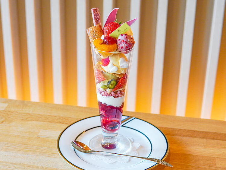 The Sorakuen春のパフェ 苺果22 カフェ 相楽園パーラー The Sorakuen 旧 相楽園会館 神戸を代表する日本庭園 相楽園に佇む迎賓館